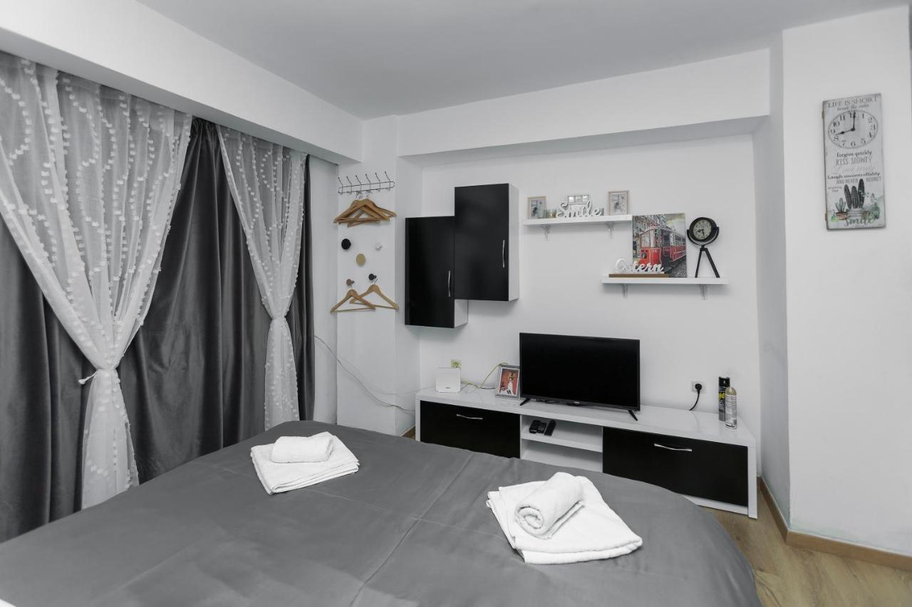 Appartamento 11 Steps' Lovely Studio In The Center Tirana Esterno foto